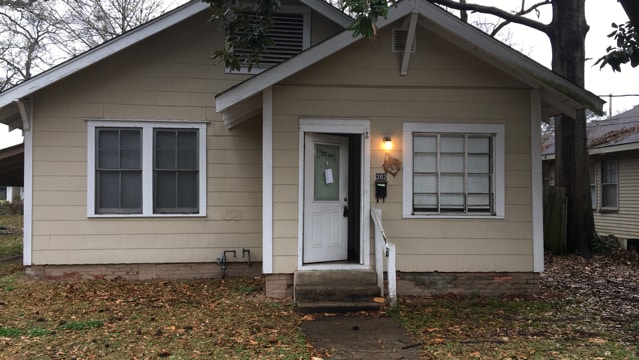 Primary Photo - 202 Lazarre Ave
