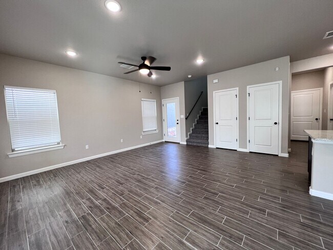 Building Photo - Upper Valley 3 Bedroom 2.5 Bath Townhome