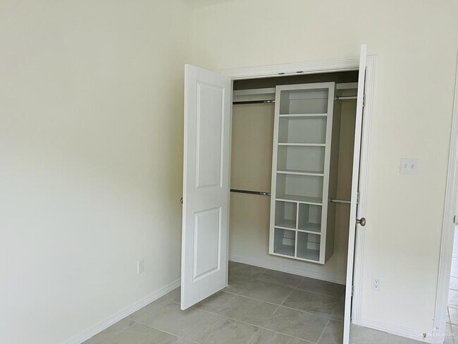 Building Photo - 1217 W Garfield Ave