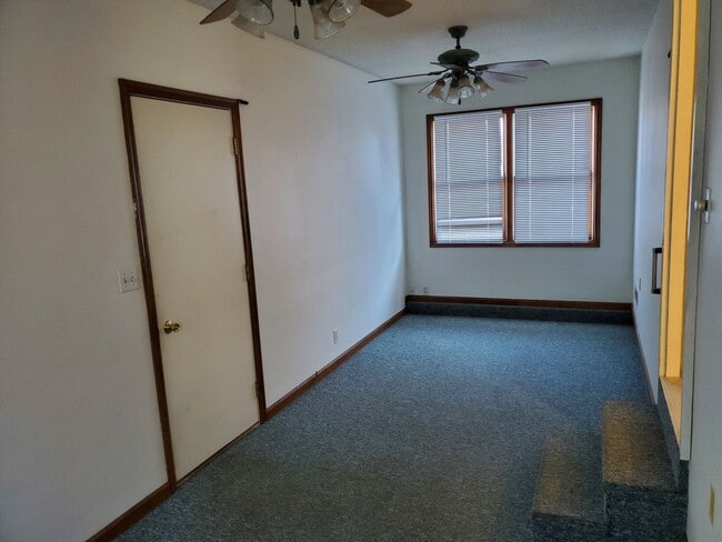 Building Photo - 2 bedroom duplex with 2 car attached garage!