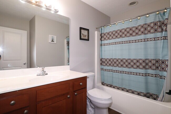 Building Photo - 119 Bass Pond Glen Dr