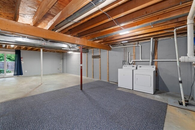 Building Photo - Broadneck Schools! Updated 3 Bedroom 3 Lev...