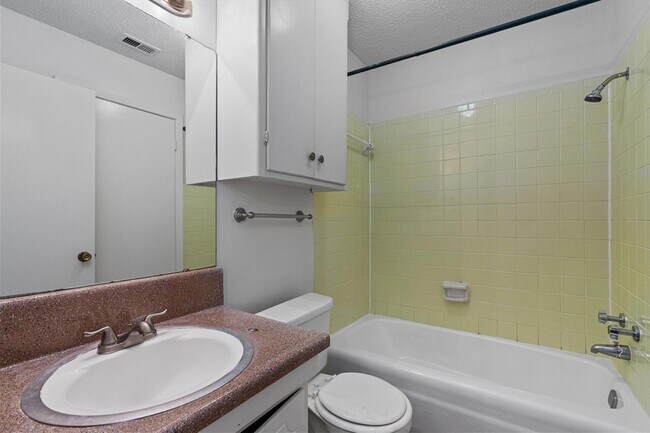 Building Photo - 3426 Willowrun Dr