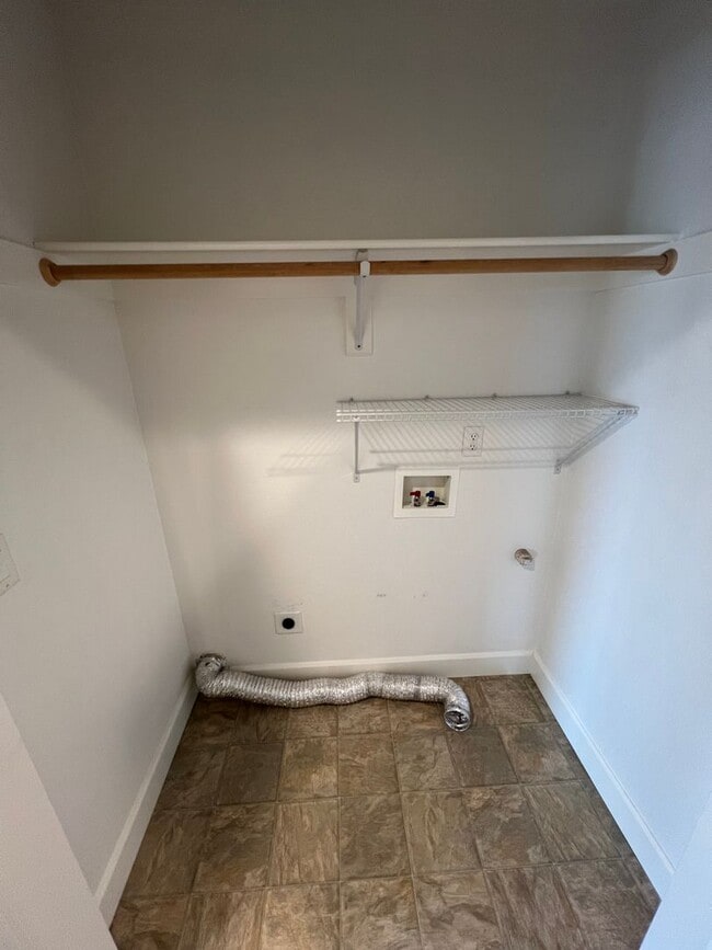Building Photo - Large Three Bedroom Home in West Salem wit...