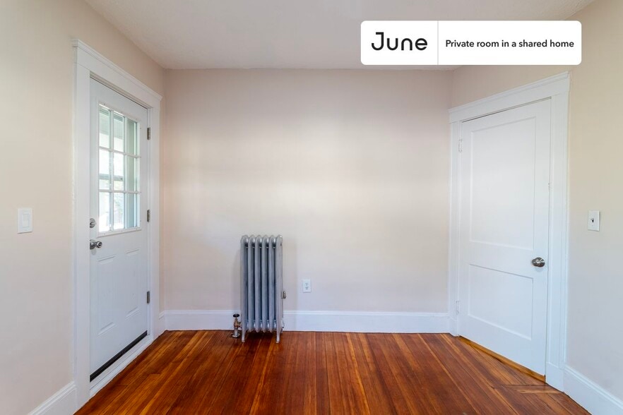 Building Photo - Room in Shared 6 bed/2 bath home