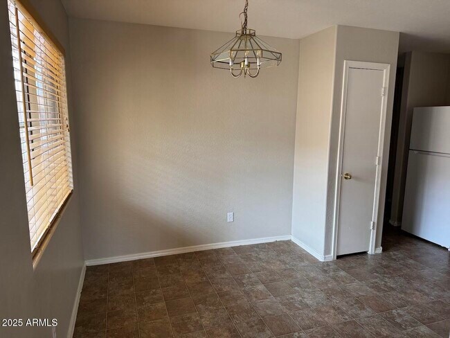 Building Photo - 3110 S 100th Ln