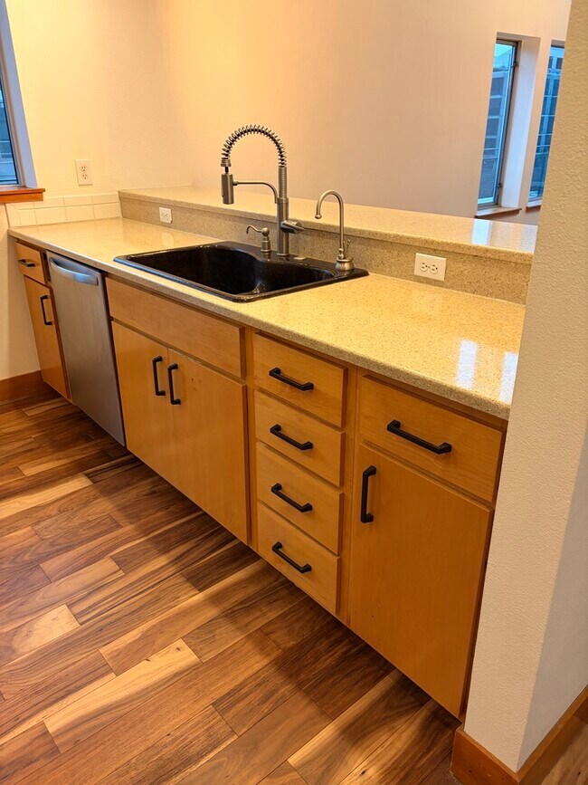 Building Photo - 1125 NW 9th Ave