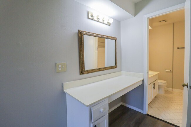 Building Photo - 2 Bed | 2 Bath in Central Tulsa!