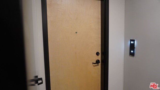 Building Photo - 10867 Fruitland Dr