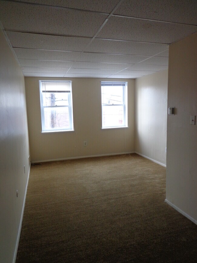 bedroom - 902 P J McArdle Roadway