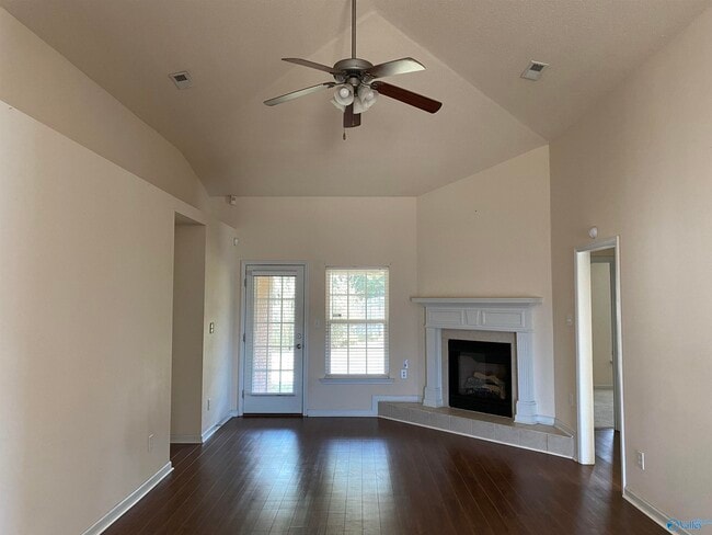 Building Photo - 131 Shadow Ct SW