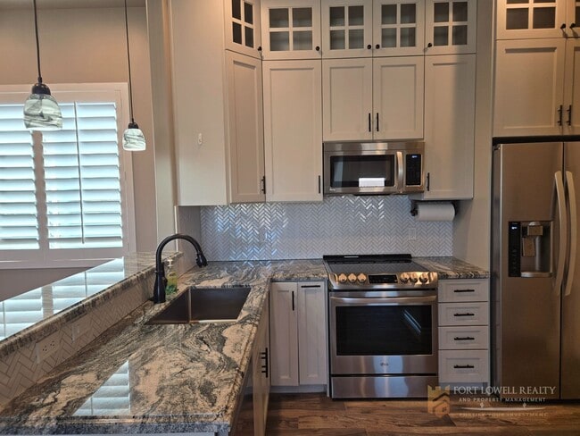 Building Photo - Stunning 2-bed, 2-bath Casita in North Phoenix