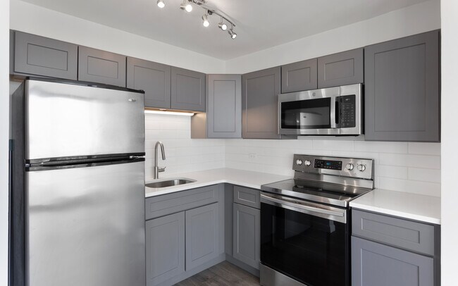 Building Photo - 1122 N Clark St