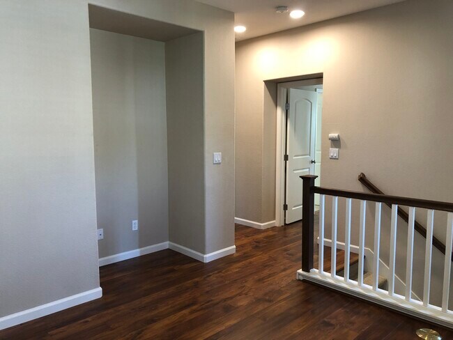 Building Photo - 70 Chambord Way