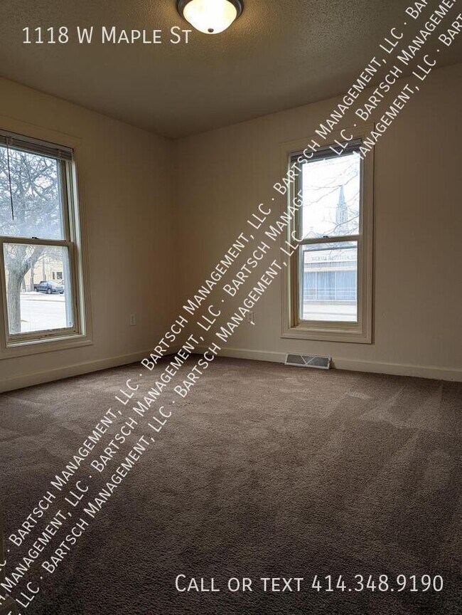 Building Photo - 1118 W Maple St