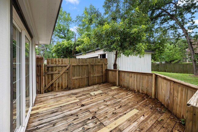 Building Photo - 24402 Pine Canyon Dr