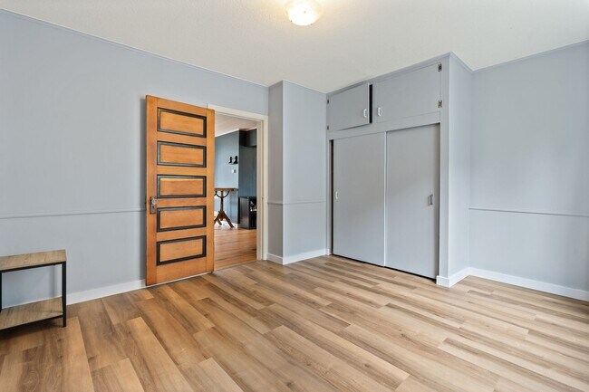 Building Photo - Spacious 4BR Turn-of-the-Century Charmer in the Heart of Bremerton!