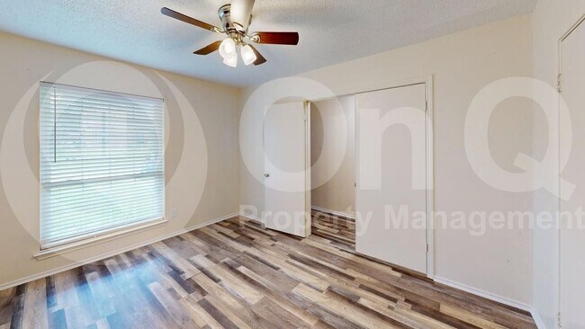 Building Photo - 2438 Kimberly Dr