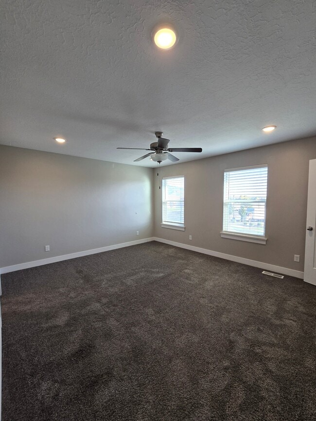 Building Photo - 1720 Stone Creek Way