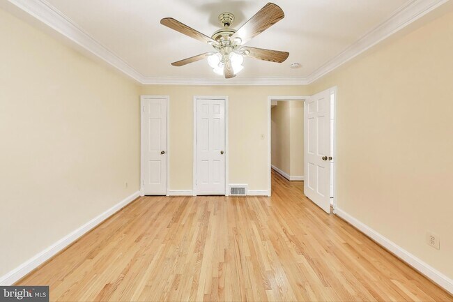 Building Photo - 9326 W Parkhill Dr