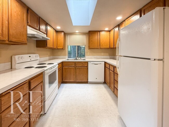 Building Photo - Vaulted Ceilings, Skylights & a True Primary Suite in This Gig Harbor Duplex