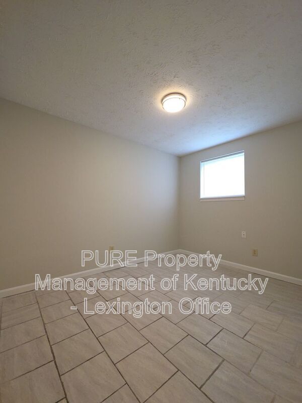 Building Photo - 3432 Warwick Ct