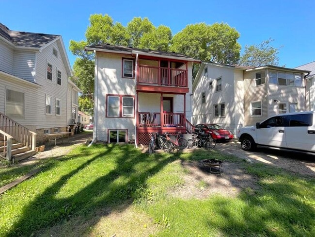 Building Photo - 1325 Milton St