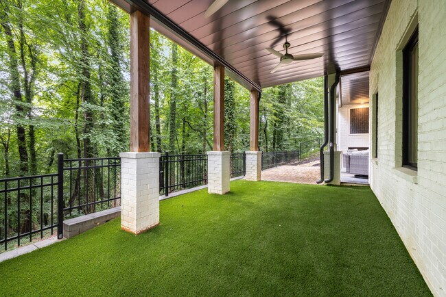 Building Photo - 306 Pinecrest Rd NE