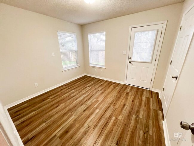 Building Photo - 120 Covey Run Pl