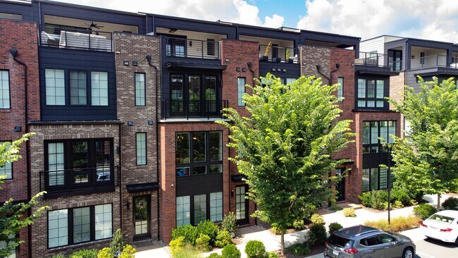 Building Photo - Luxury Reston Rental