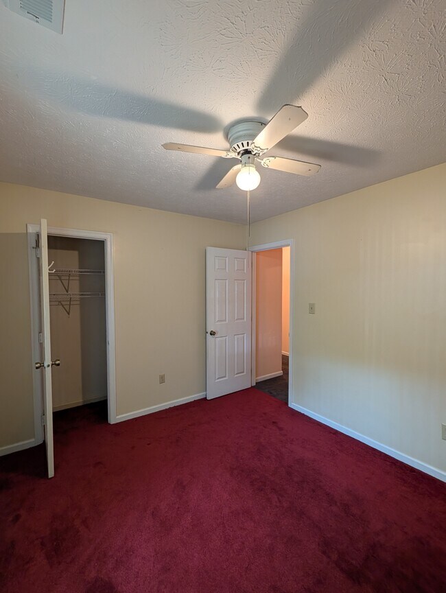 Building Photo - 693 Trails Ln