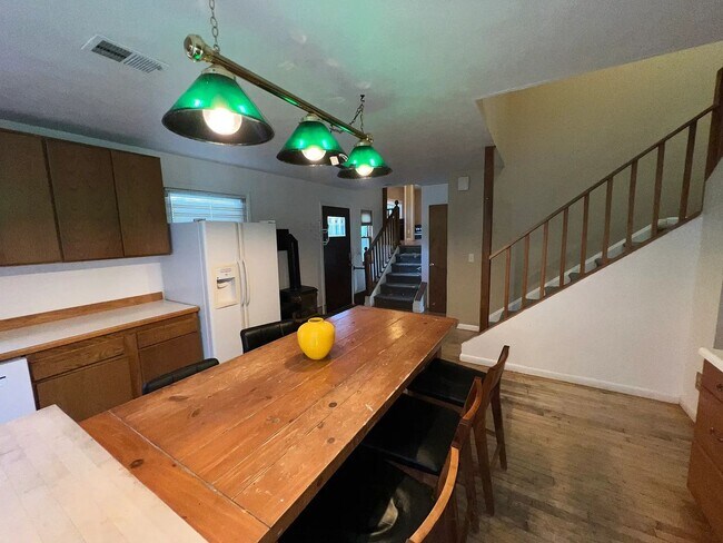 Building Photo - SHORT TERM RENTAL: Spacious 5+ Bedroom Home on the Hill! Available Now-July 24th 2026.