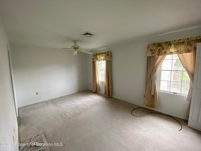 Building Photo - 32 Briarwood Way