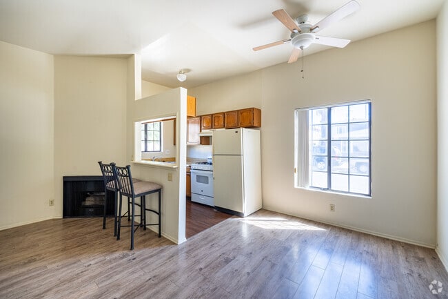 2BR, 2BA - 814SF - Dining Room - 11347 Califa St