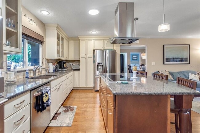 Building Photo - 952 Fairway Dr