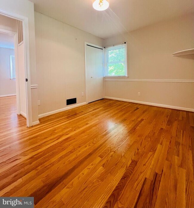 Building Photo - 407 Anderson Ave