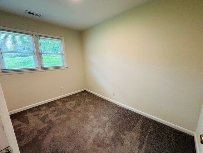 Building Photo - 100 Edgewood Ln