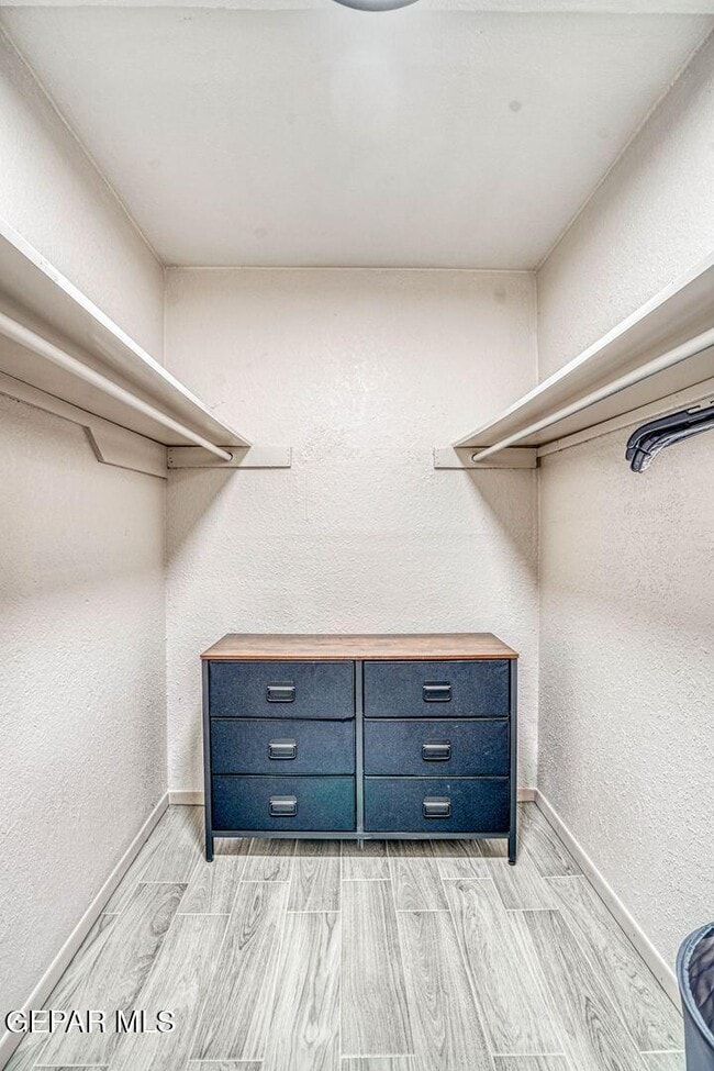 Building Photo - 311 Zenith Dr