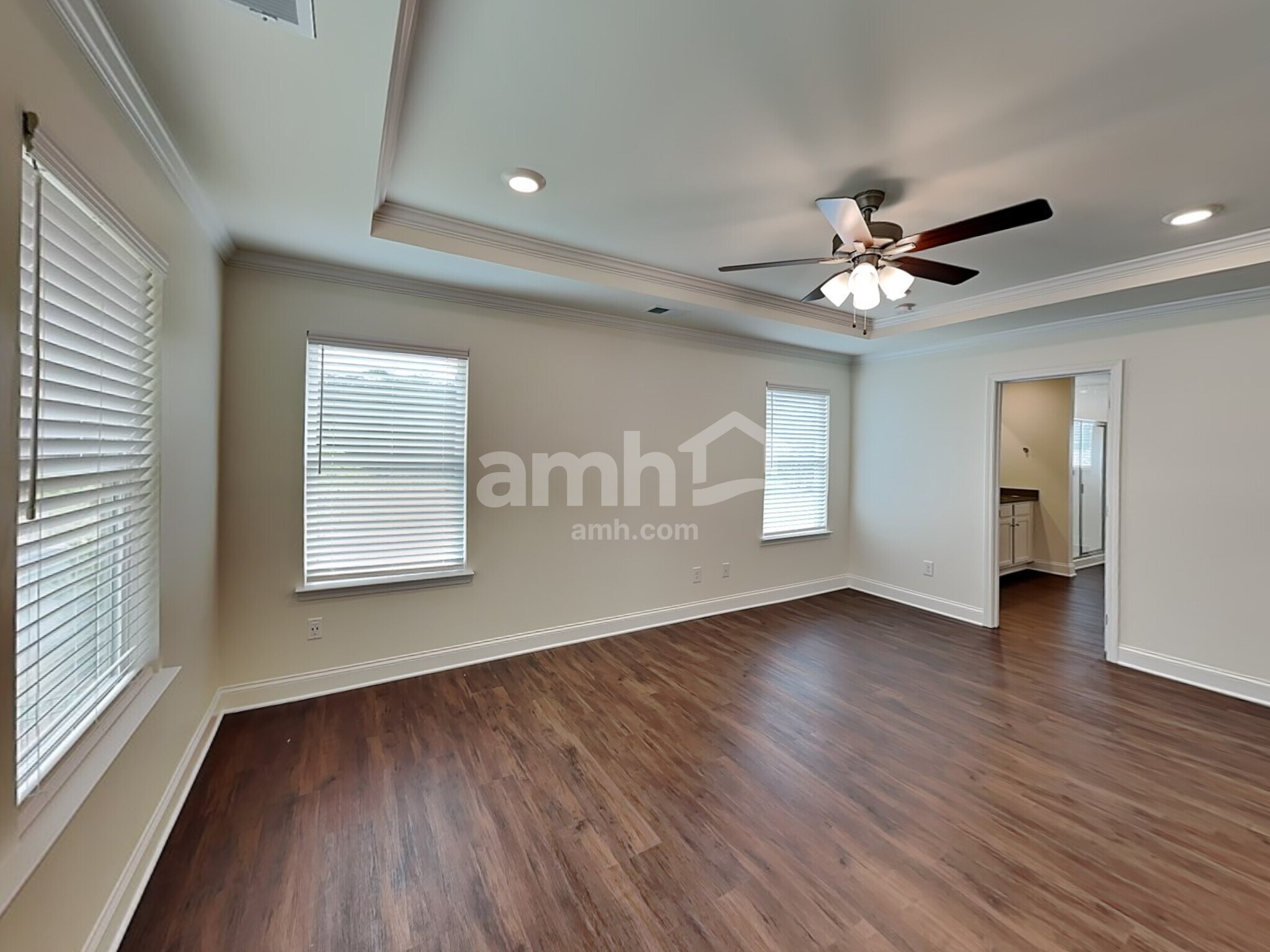 Building Photo - 2122 Windsor Park Ave