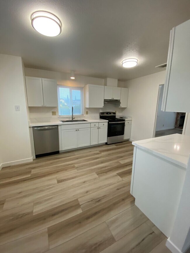 Building Photo - Fully Remodeled Single Story Spacious 3bed/2 bath home on corner lot in Suisun City!!!!