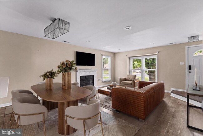 Building Photo - 7302 Rokeby Dr