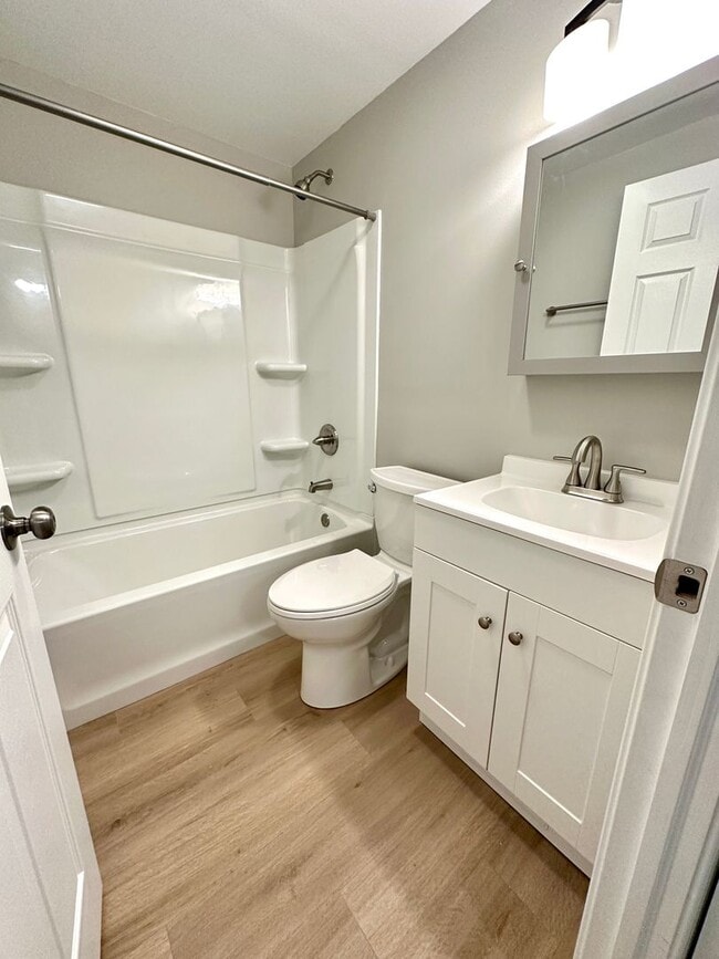 Building Photo - 305 Primrose Ln