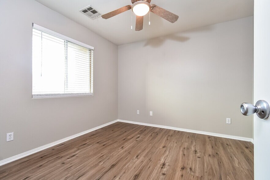 Building Photo - 8028 N Copperhead Creek St