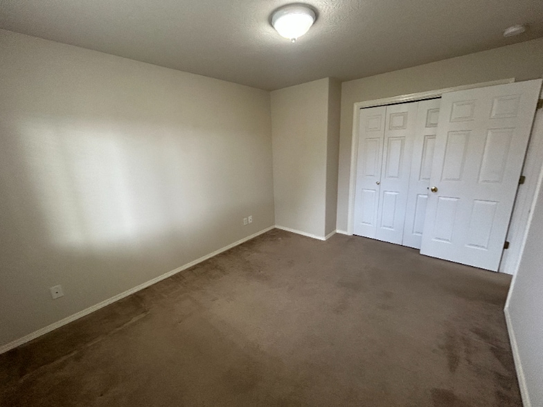 Building Photo - 1707 Dora Dr N