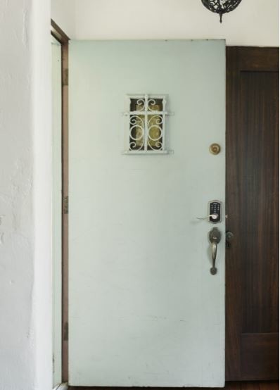 Building Photo - 6230 Lindenhurst Ave