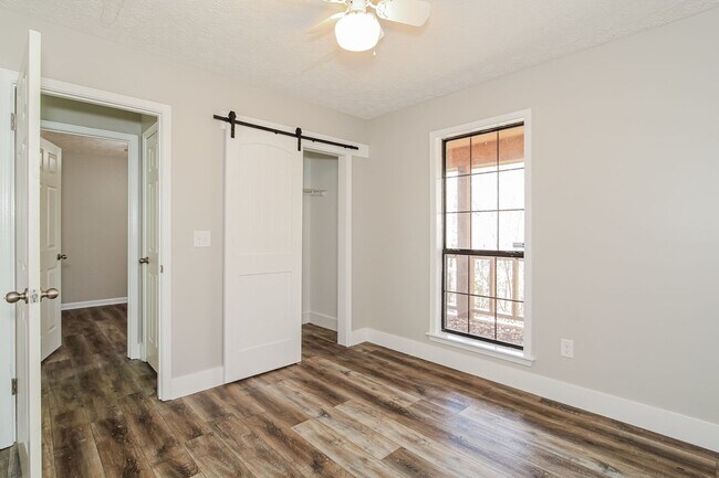 Building Photo - 95 Oakwood Dr