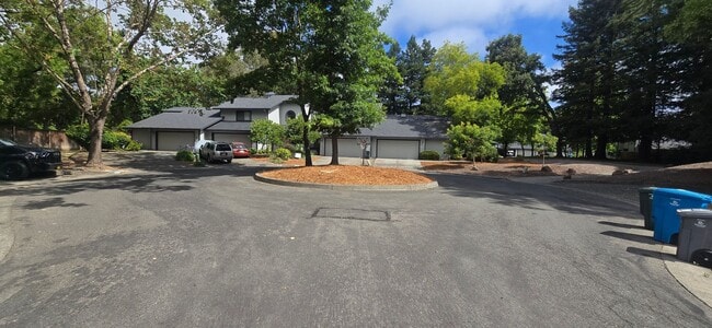 Building Photo - Quiet Cul-De-Sac Living Near Park