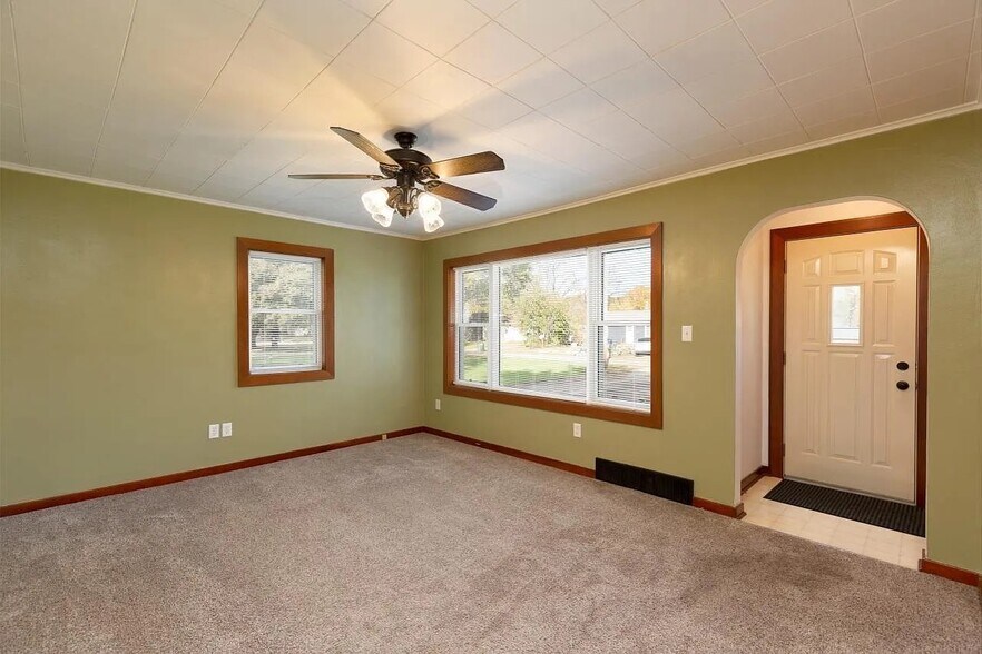 Building Photo - 241 Carrington Ave