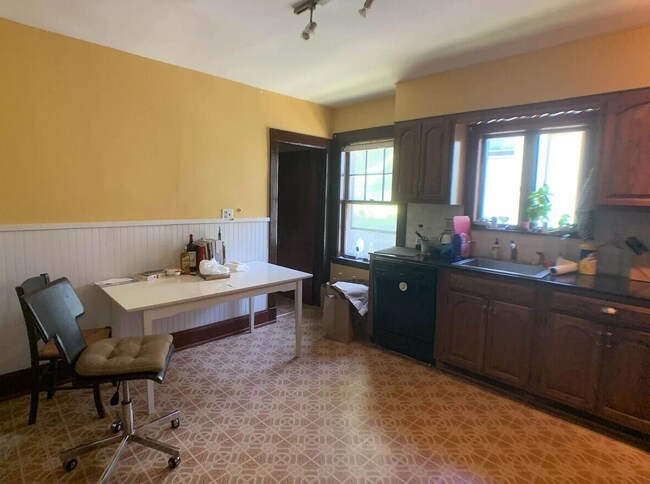 Building Photo - 15 Upland Rd