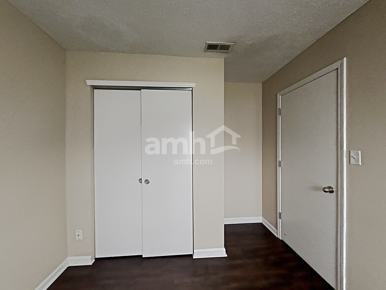 Building Photo - 10444 Bellchime Ct